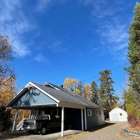 Le Chalet Bleu, Aux Pieds Des Monts-Valin Saint-David-de-Falardeau Zewnętrze zdjęcie