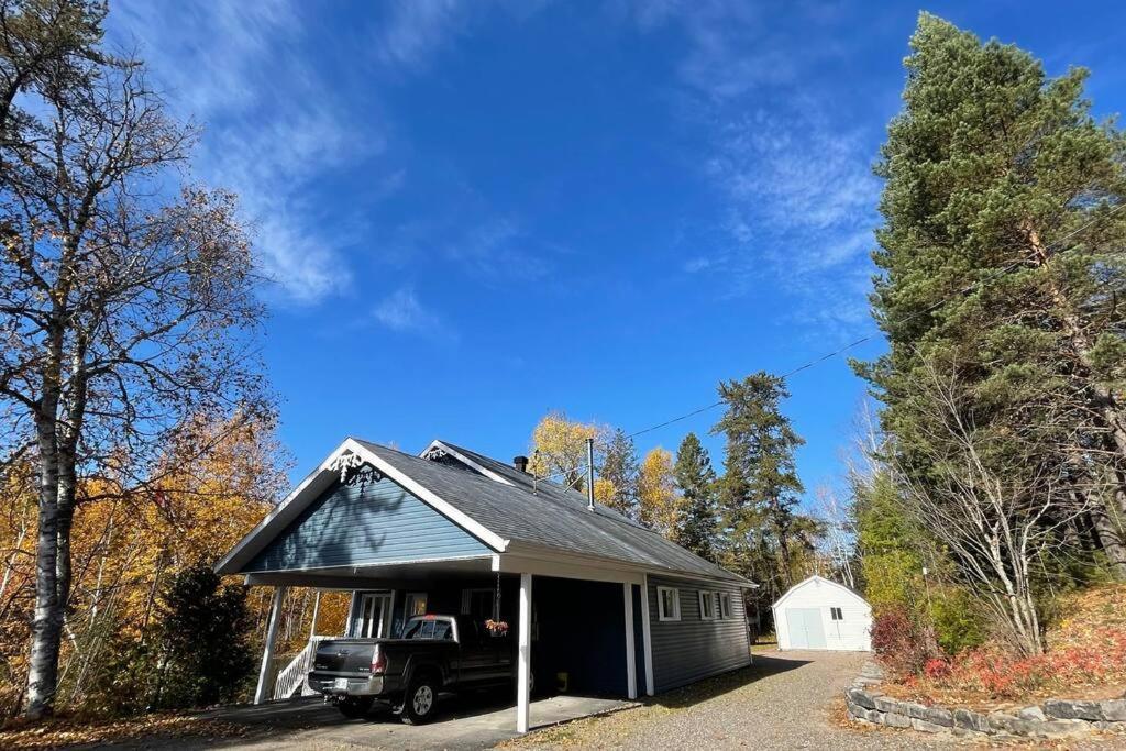 Le Chalet Bleu, Aux Pieds Des Monts-Valin Saint-David-de-Falardeau Zewnętrze zdjęcie
